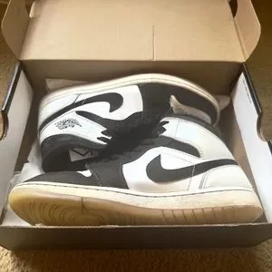 Jordan | Shoes | Air Jordan Mid Diamond Short Slightly Used  display picture 1